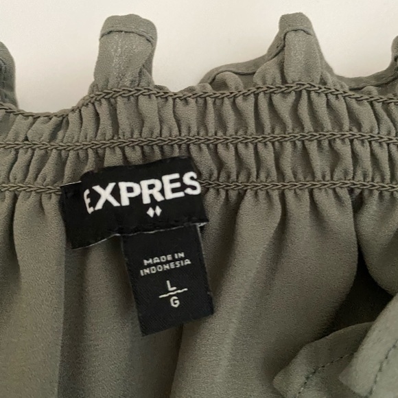 2 Express blouses - Picture 3 of 7